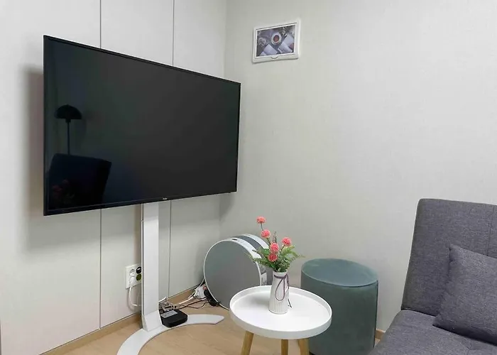The Share Myeongdong High Floor & Free Gym #subway Station 3min #myeongdong 10min * Seoul