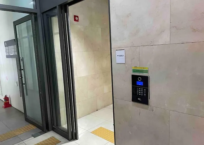 Apartment The Share Myeongdong High Floor & Free Gym #subway Station 3min #myeongdong 10min Seoul